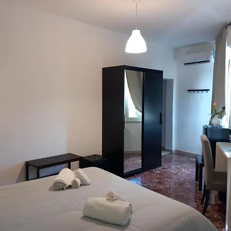 بيت ضيافة A Due Passi Dal Centro