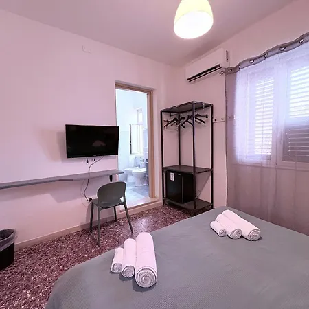 A Due Passi Dal Centro בית הארחה 4*