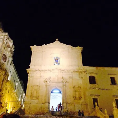 A Due Passi Dal Centro *
